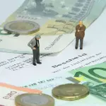 Flat tax famiglie: quali sono i pro e i contro della tassa “piatta”?